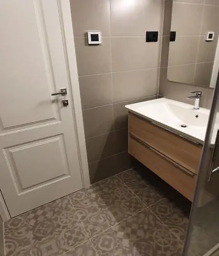 Hisa Liza 科巴里德